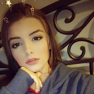 Meet your Posher, Alexis